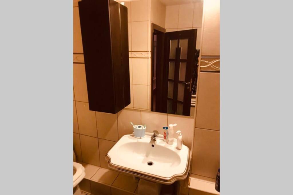 Cozy 2 Rooms Apartment Close To City Center Bukarest Eksteriør billede