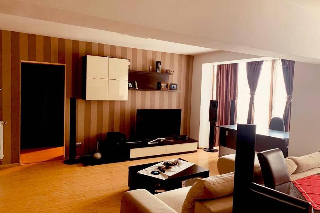 Cozy 2 Rooms Apartment Close To City Center Bukarest Eksteriør billede