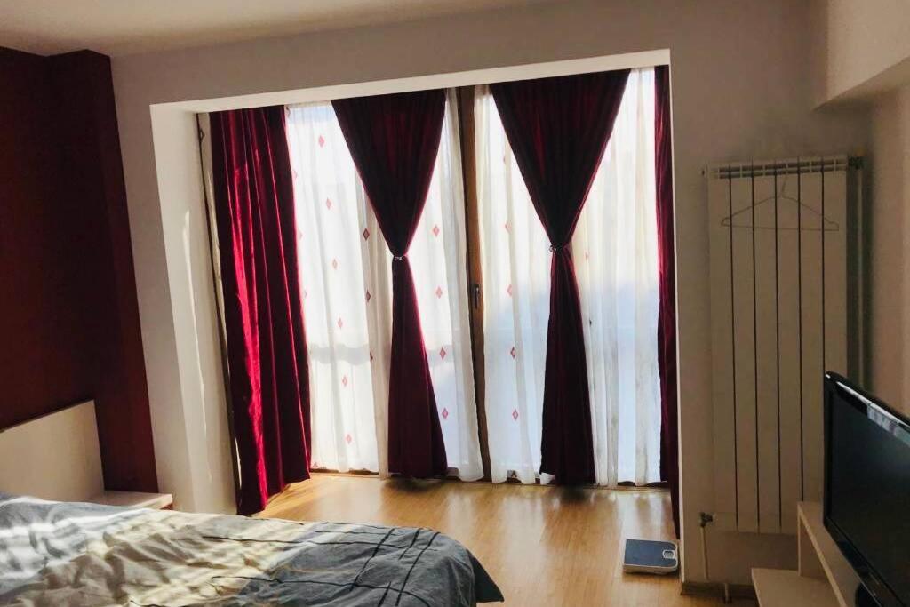 Cozy 2 Rooms Apartment Close To City Center Bukarest Eksteriør billede